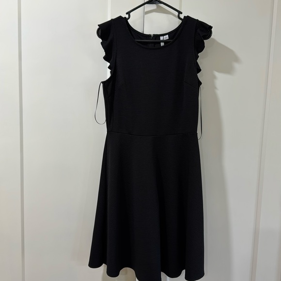 Elle Scallop Flutter Sleeve Dress - Size S - Picture 1 of 6